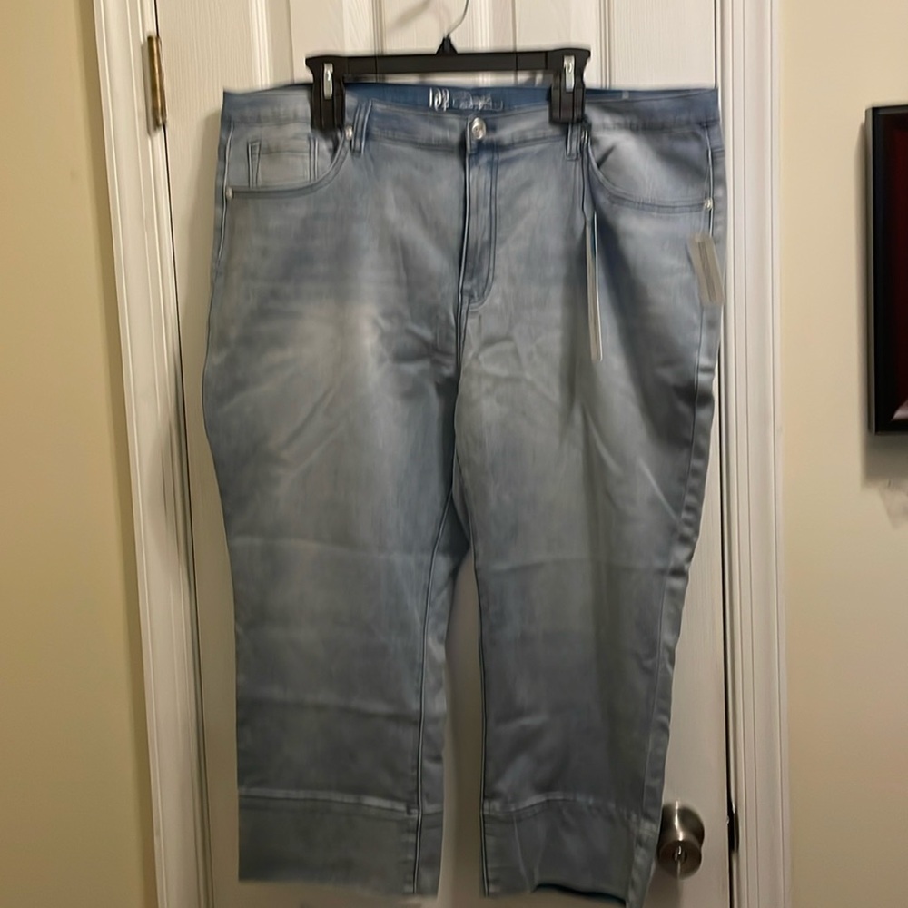 DG2 Stretch Lightwash Capris with Double Stylish Hem 20W